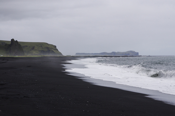 Пляж с черным песком деревня Вик Исландия
