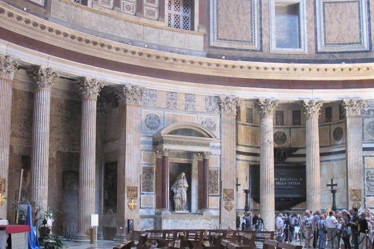 Пантеон - первое место, которое стоит посетить и увидеть в Риме