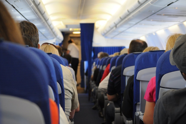 7 полезных советов, которые пригодятся вам в самолете