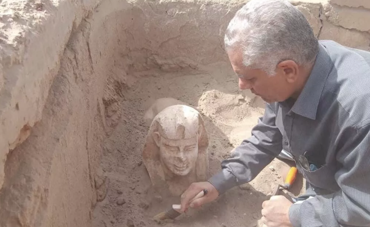 Статую сфинкса обнаружили в ходе археологических раскопок в Египте